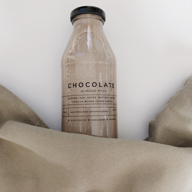 

Chocolate almond mylk