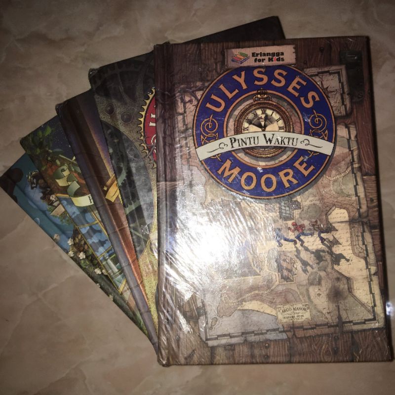 Novel Ulysses Moore set