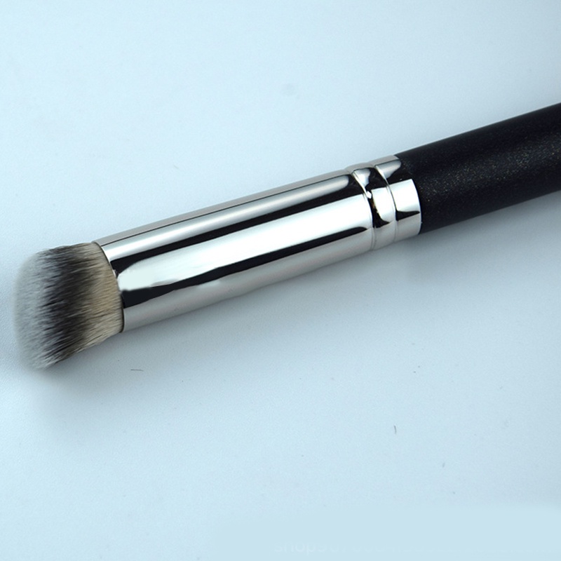 Brush Makeup Untuk Concealer / Foundation Cair