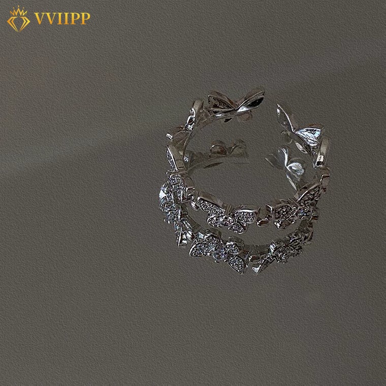 Cincin Desain Kupu-Kupu Aksen Kristal Warna Silver Untuk Wanita