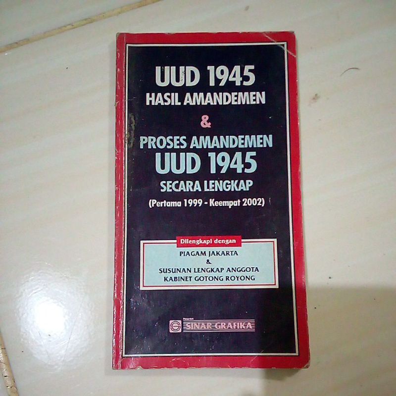 UUD 1945 hasil amandemen dan UUD 1945 secara lengkap