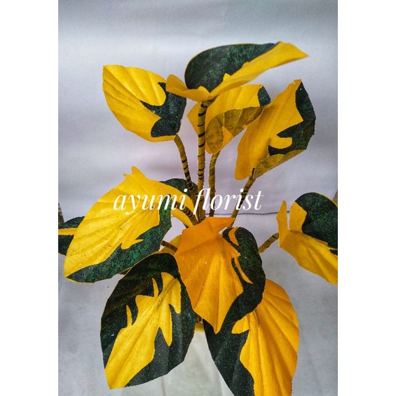 Bunga hias keladi handmade dari plastik kresek prakarya free pot .bunga jumbo