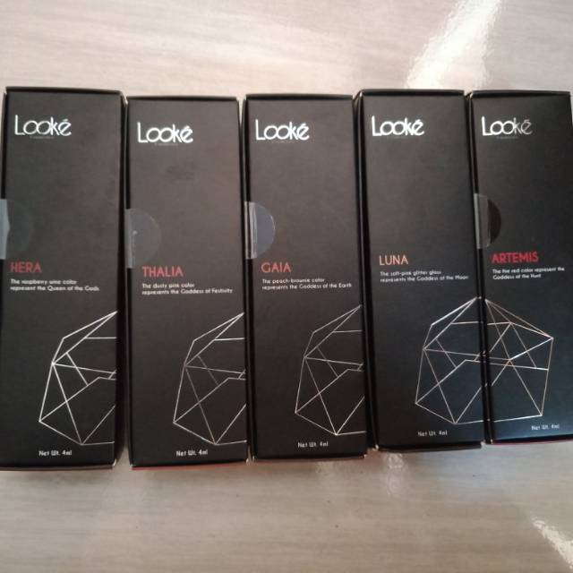 

LookeHolylipcreme