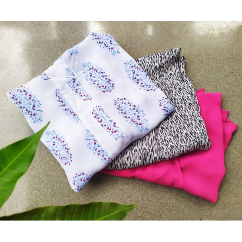 Loft three model v neck sleeveless top