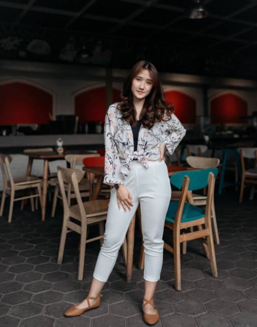 celana putih 7per8 midi karet model lurus / white straight pants / model highwaist hw