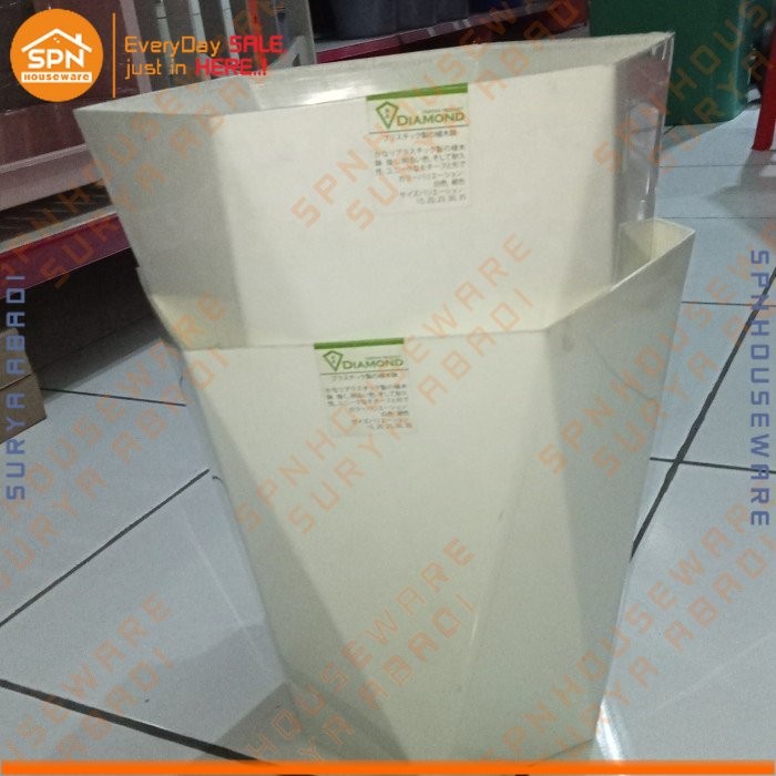 TABITHA POT BUNGA DIAMOND 35