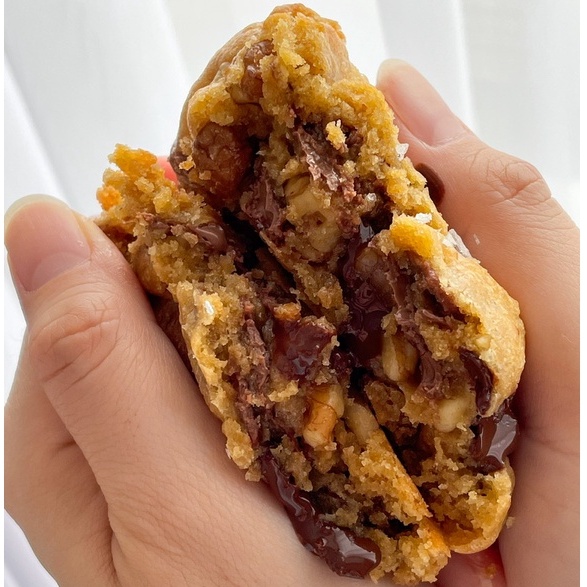 

Signature Classic Chocolate Chip Walnut Cookie/ NYC Soft Cookie/ NY Levain Style Cookie/ Premium Cookies The Nut Baker