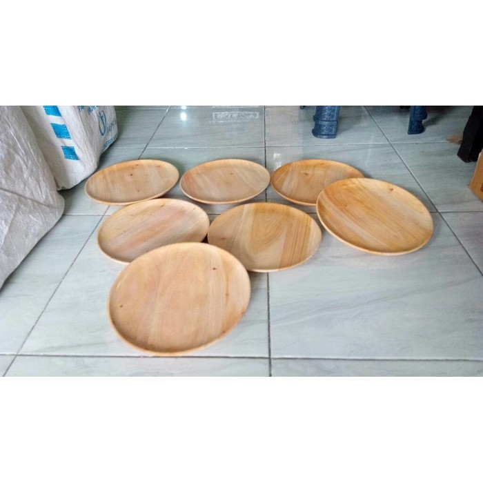 Piring Kayu Mahoni Diameter 25 cm