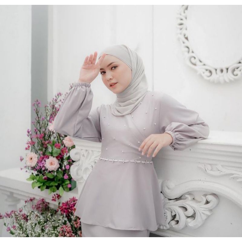 EIJAZ DRESS by RIFANY HIJAB LIGHT GREY PRELOVED FREE PASHMINA