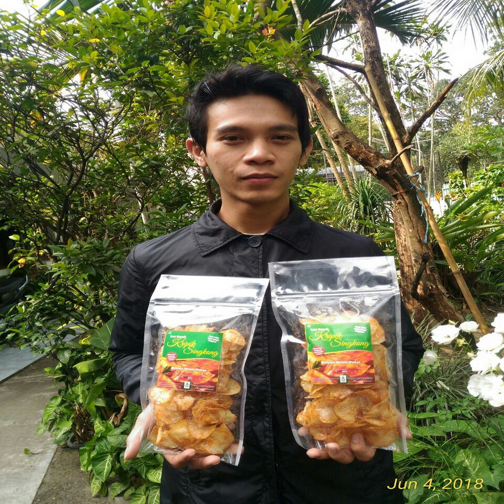 

SNACK PEDAS - MAKANAN RINGAN PEDAS - KERIPIK SINGKONG PEDAS - KRIPIK SINGKONG PEDAS - MAKARONI NGEHE