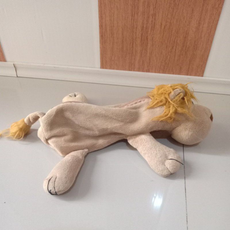 

kotak pensil boneka singa