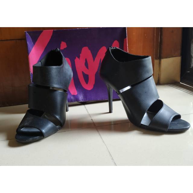 Preloved sepatu Payless by Fioni high heels