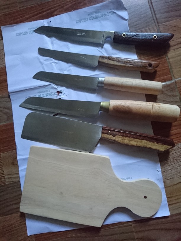 Pisau Set Paket Hemat 5 Pisau + 1 Talenan /pisau Dapur /pisau Dapur ( 5 Pisau + 1 Talenan Kayu )
