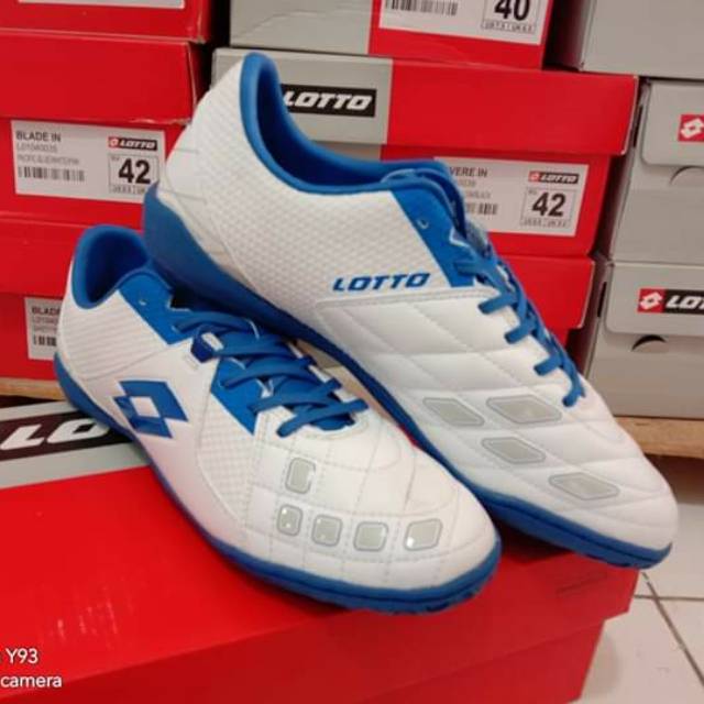 Sepatu futsal lotto