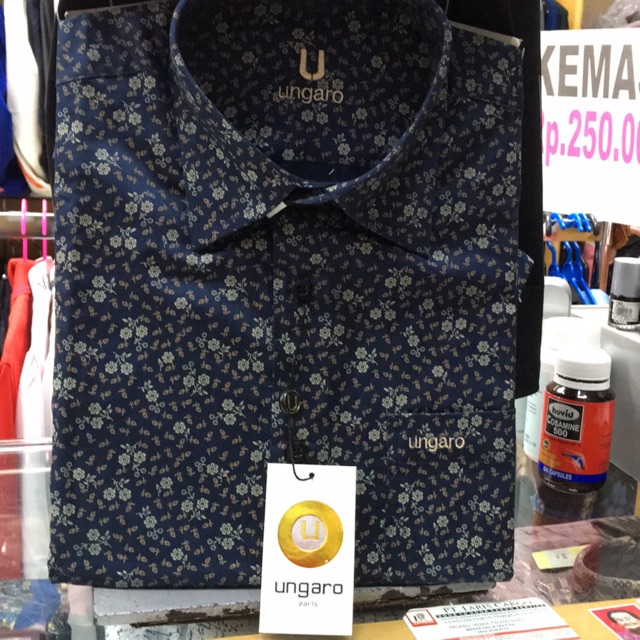 Kemeja pria prodak Hongkong merek Ungaro dgn lengan pendek original Hongkong buat kantoran pesta