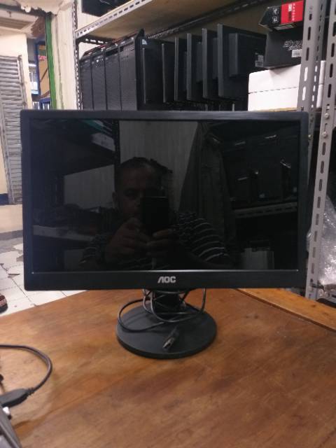 Monitor LED AOC 16 inci widescreen