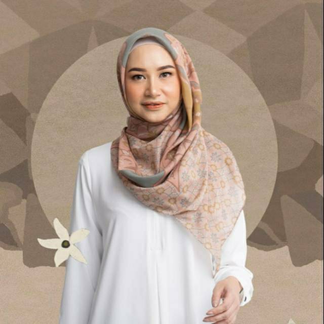 Kyra scarf Taffy  heaven lights