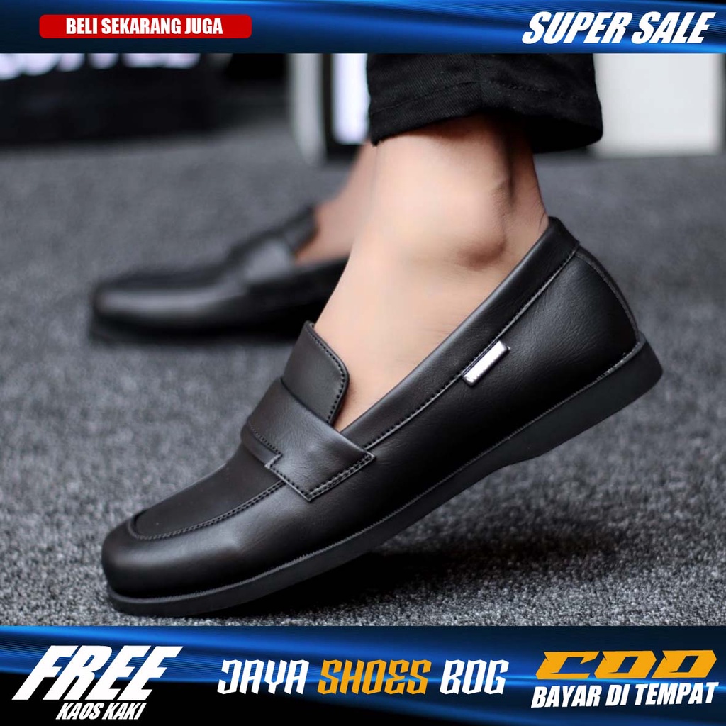 LAMO Sepatu Kasual Casual Slip On Pria Kerja Kulit Sintetik Model Slop Original Brand Kondangan Hitam