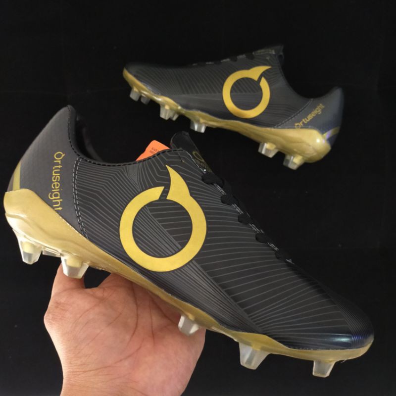 Sepatu bola Ortus hitam gold bonus kaos kaki