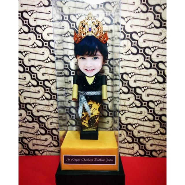 

hadiah karikatur unik dan lucu harga mulai 100.000 - 200.000