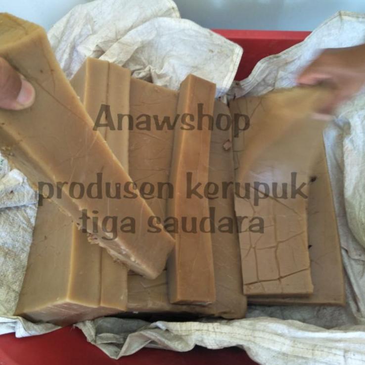 

➢ Kerupuk bawang TIGA SAUDARA los/curah 1 kg tanpa kemasan つ