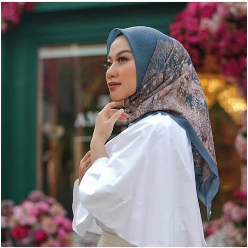 Buttonscarves Newyork collector malibu preloved