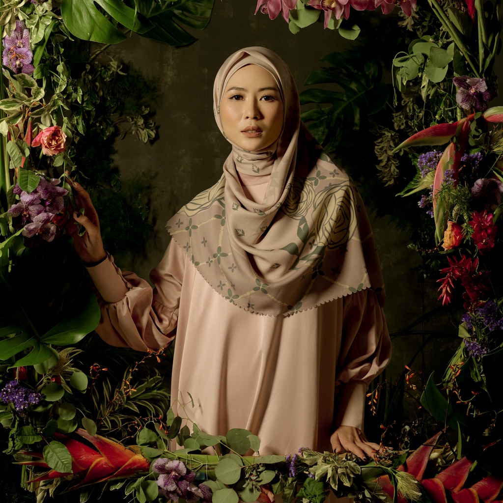 ZM Zaskia Mecca - Rose Charm Pink Scarf Kerudung Segi Empat Ultra Sonic - Romansa Khatulistiwa-4