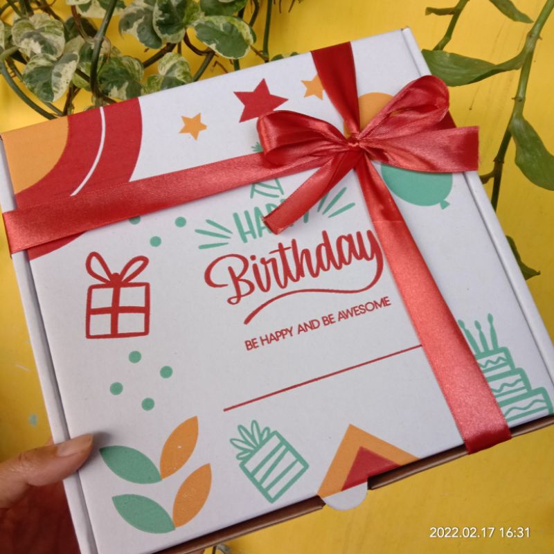 

Box uk.21x21x5cm HBD plus pita Merah 1,5 meter/boxkado/boxultah/boxhampers