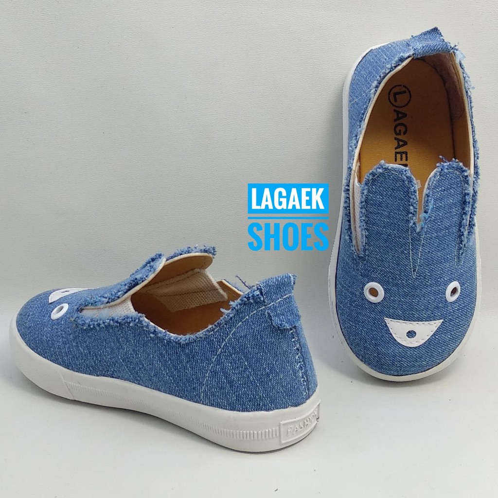  Sepatu  anak  usia  1 2 3  4 tahun  JEANS KELINCI BIRU MUDA 