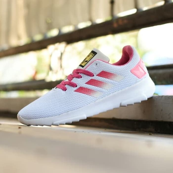 Sepatu Running Olahraga Wanita Adidas Questar Ride Putih Pink