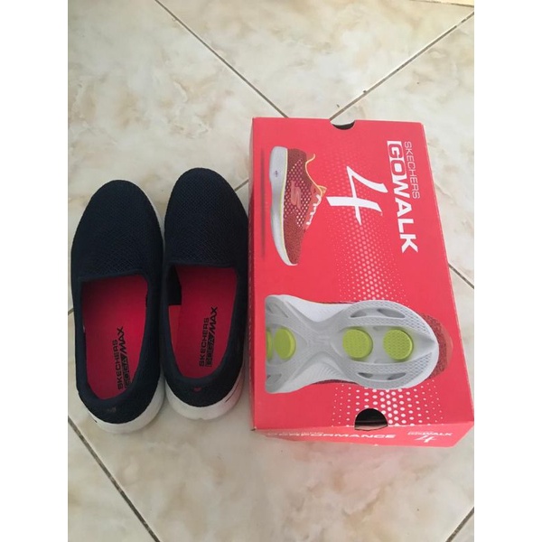 Skechers GO WALK 4