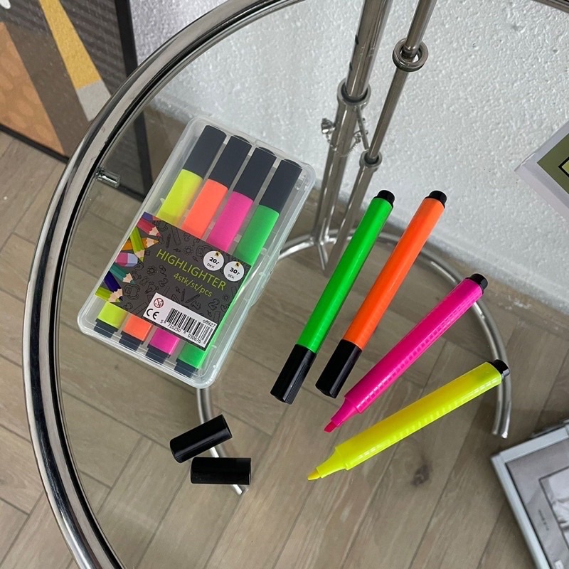 highlighter stabilo set in a box