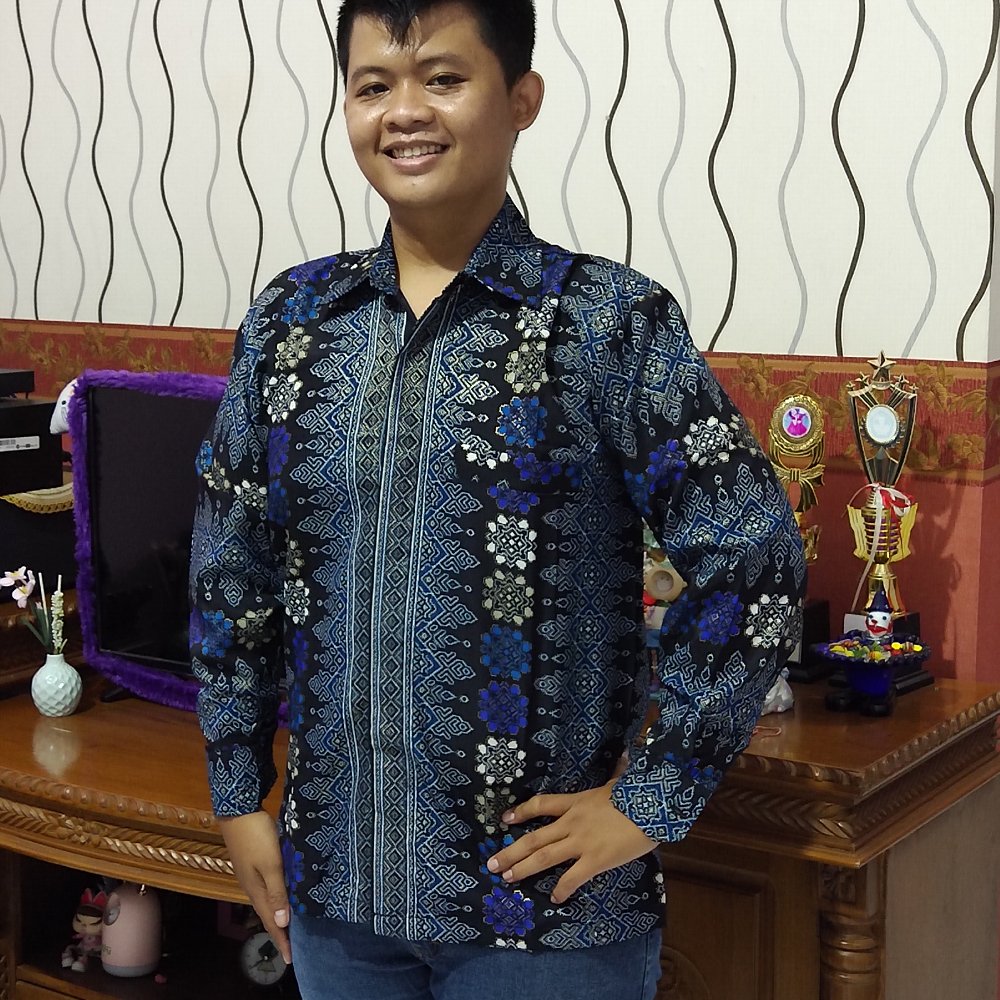 Lembayung.id / Kemeja Batik Lengan Panjang Toraja Navy