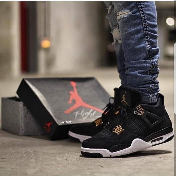 gold black jordan 4