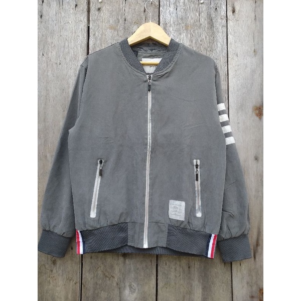 jaket bomber thom browne size L second original preloved
