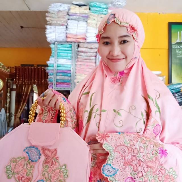 Mukena Azizah