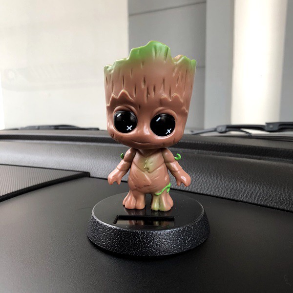 GROOT SOLAR POWER Boneka Figure Miniatur Pajangan Mobil Guardian Galaxy Goyang Kepala Shacking Head