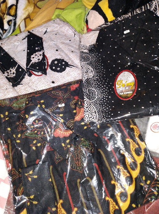 Kemeja Batik Pria Printing Motif Kupu Coklat / Putih