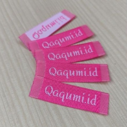 

Label hijab bordir warna pink ukuran 1.5cm x 6cm