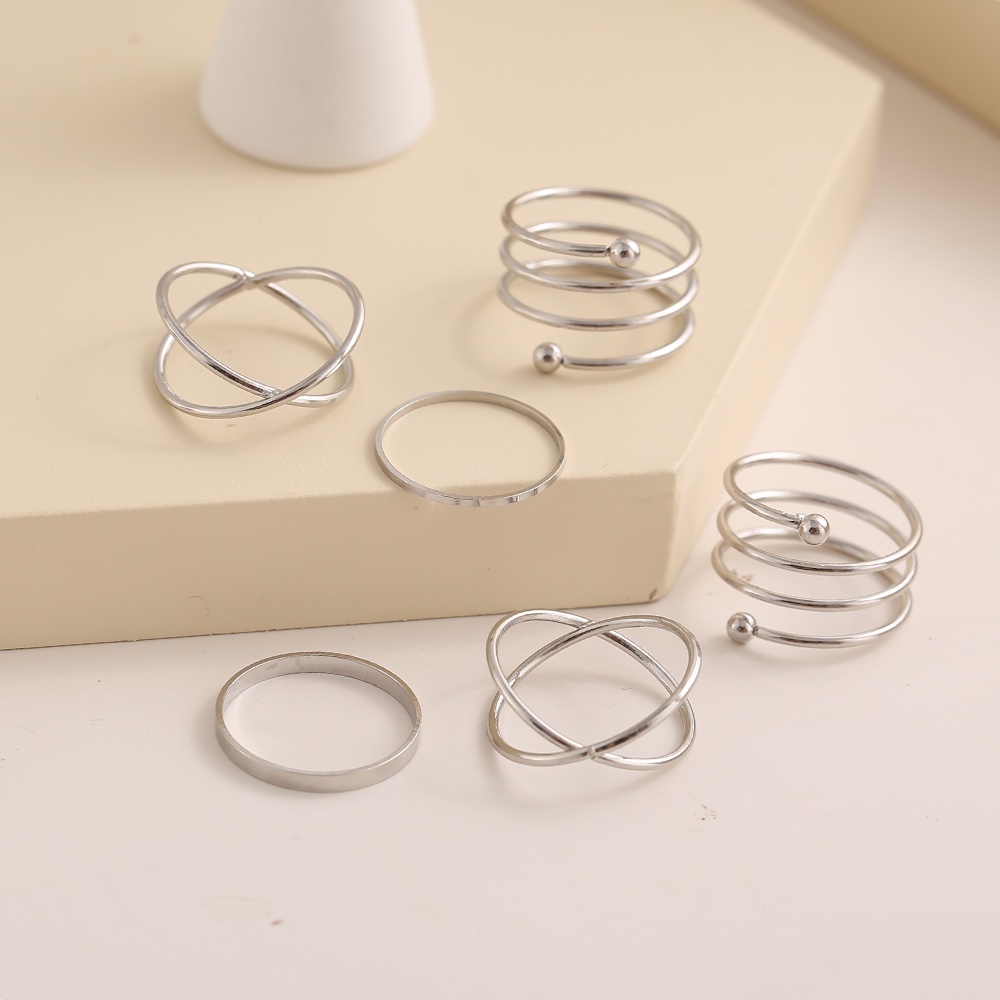 6pcs / set Cincin Geometris Bahan Logam Warna Emas / Hitam Gaya Punk Minimalis Untuk Wanita