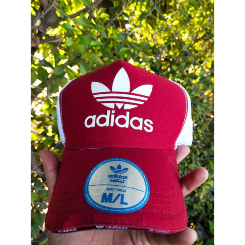 Topi adidas