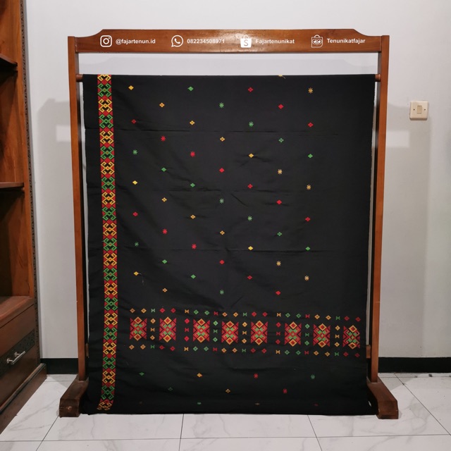 Kain Tenun Paruki Pabintik Pamiring(kain khas Toraja)