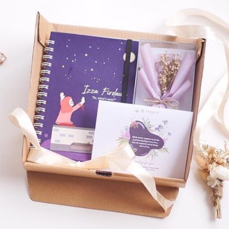 

Hampers Notebook ( Custom Cover ) + Flower Card + Greeting Card Kawakibbooks | Hampers Wisuda | Hampers Birthday | Hampers Stationary | Journal Kit