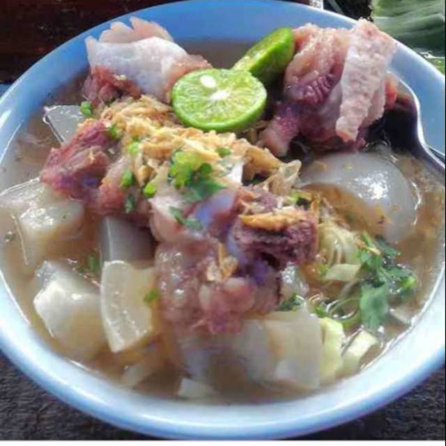 

Mie kocok baso kikil tulang lunak