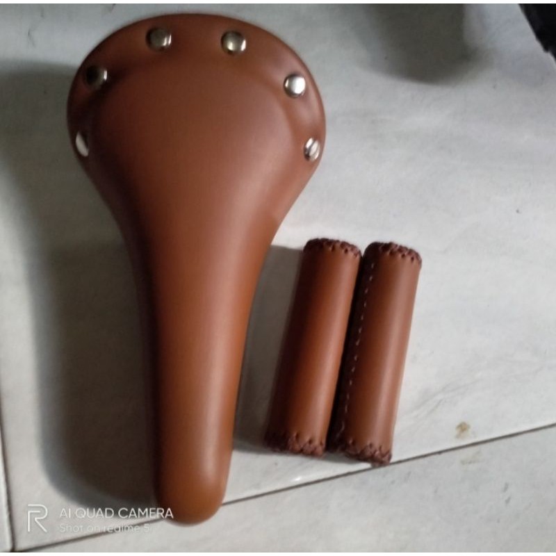 

sadel coklat saddle dan handgrip coklat murah bandung COD