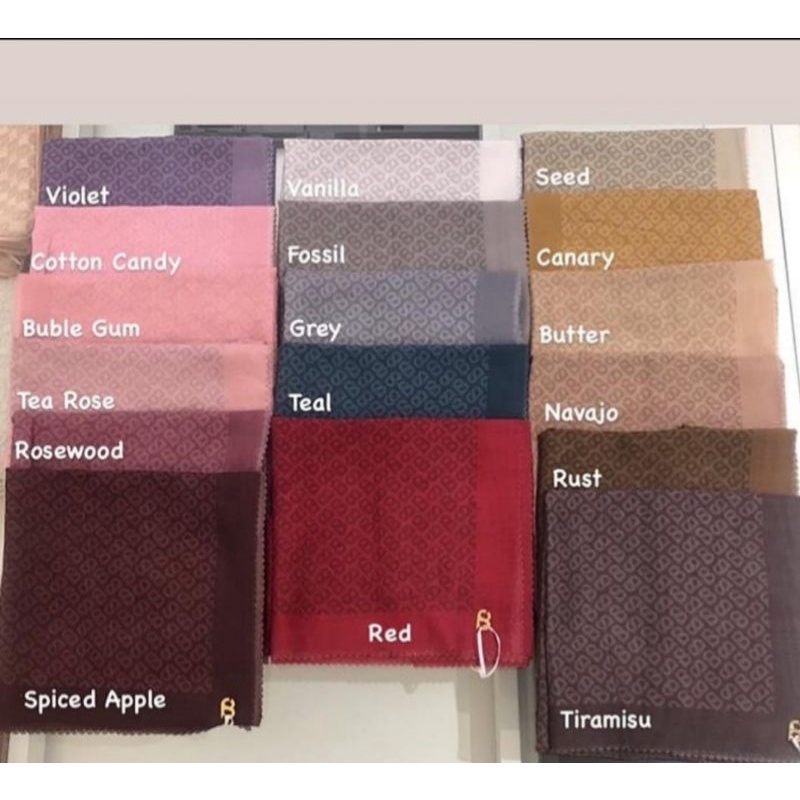 tapis square Buttonscarves