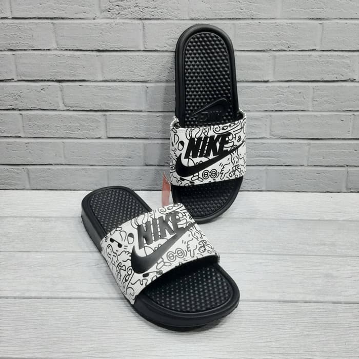 nike benassi white black