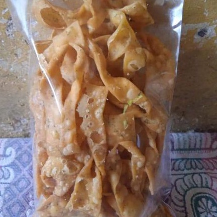 

kue bawang/keripik bawang. 200gm