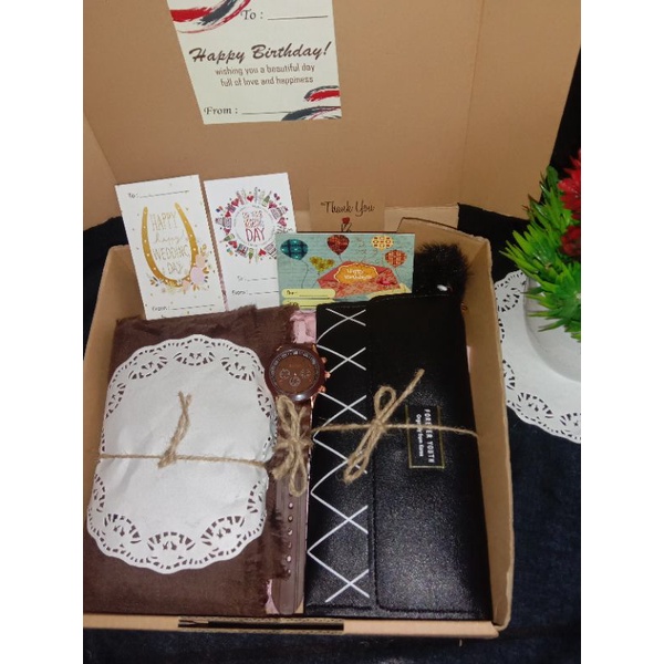 

GIFT BOX HIJAB+DOMPET WANITA+JAM TANGAN CANTIK