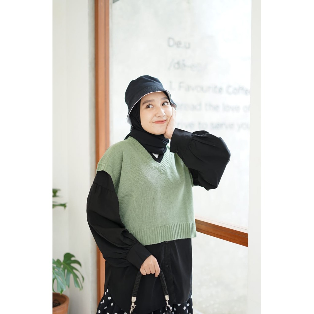 Vest Crop Rompi Rajut Wanita Outer Outfit Ootd Terbaru Kekinian / Rajut Korea Wanita / Rompi Rajut